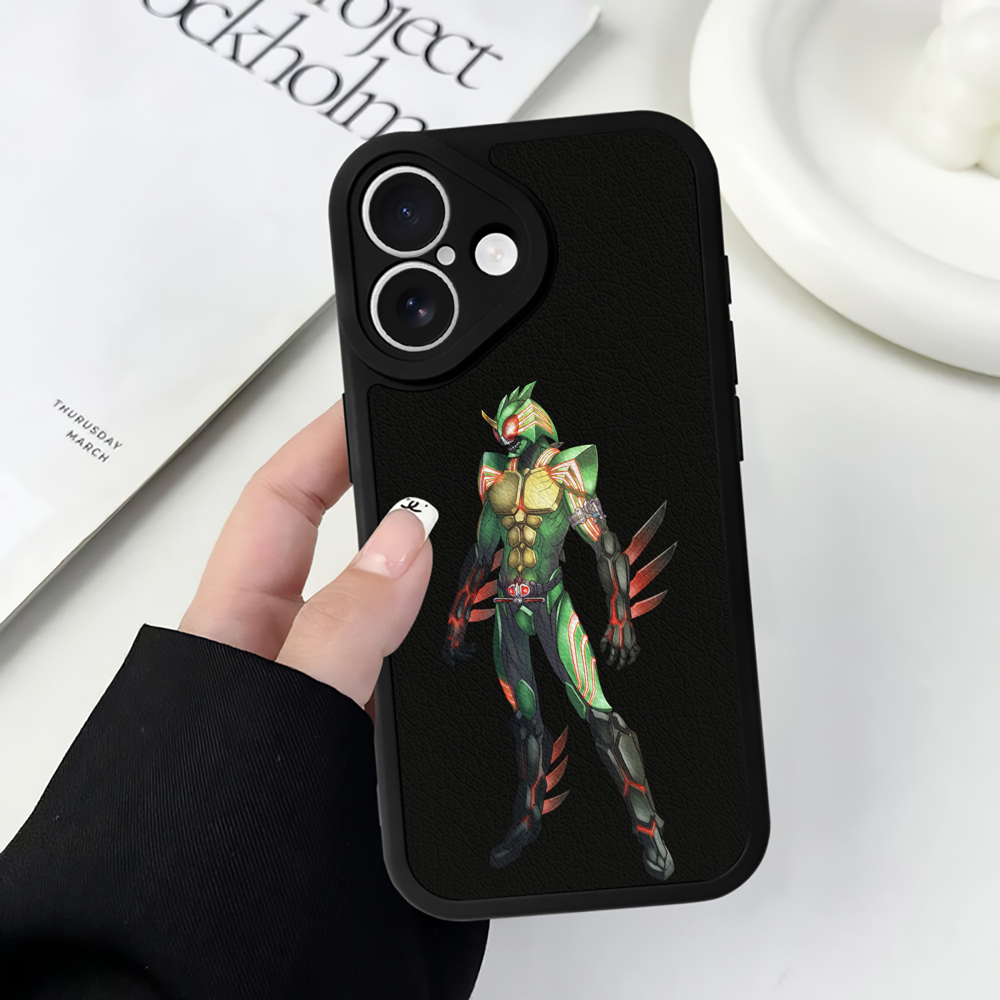 （画像用） ウルトラマン Ultraman 【iPhone 16シリーズ対応】シリコンスマホケース（レザー調） 材質：シリコン